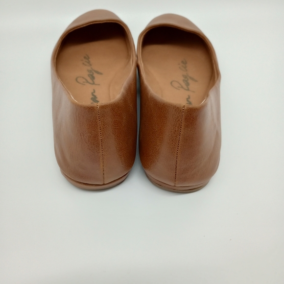 American Rag Ellie Flat in Cognac - Picture 3 of 8